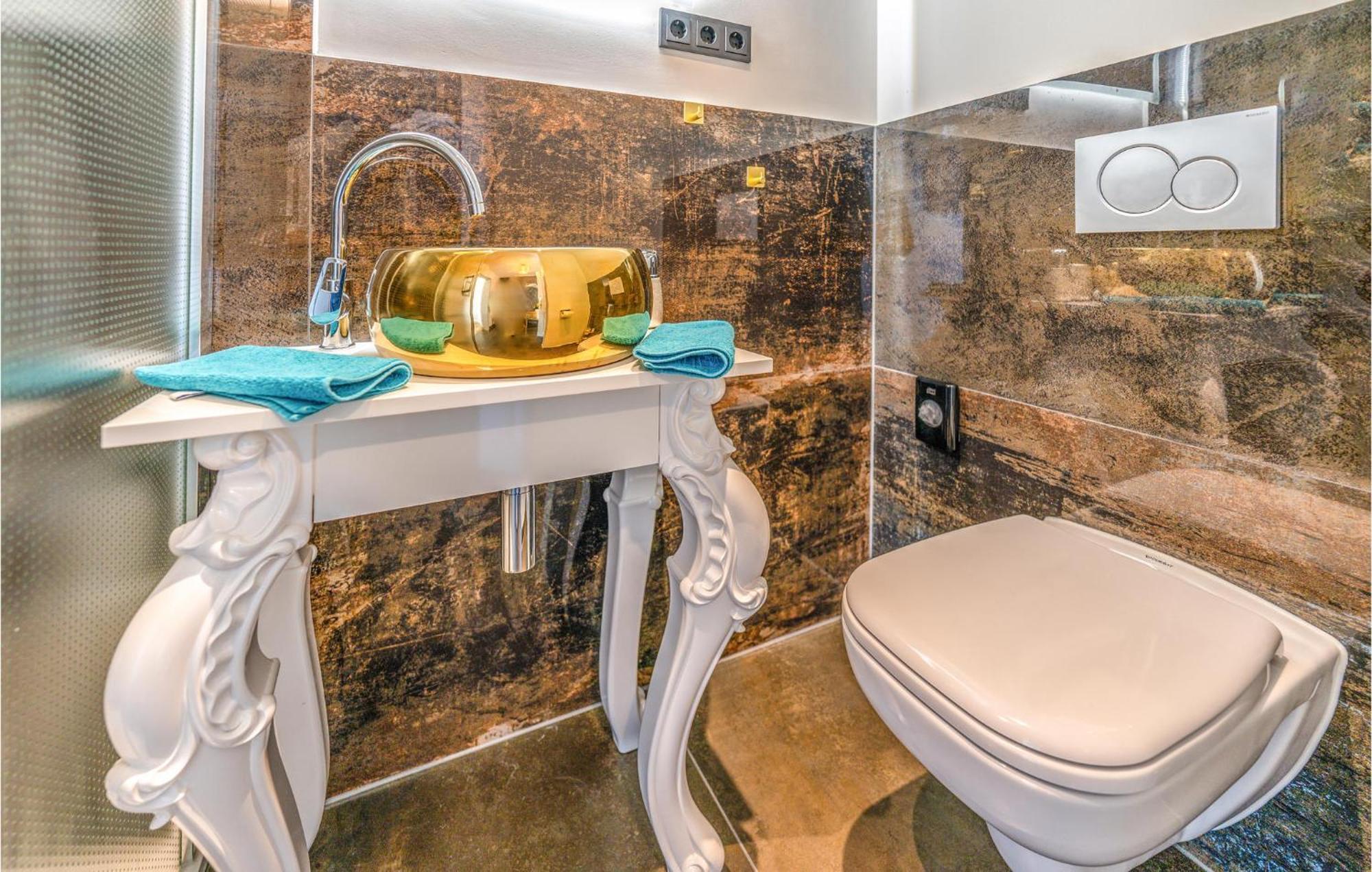 Stunning Apartment In Mettmann With Wifi Bagian luar foto